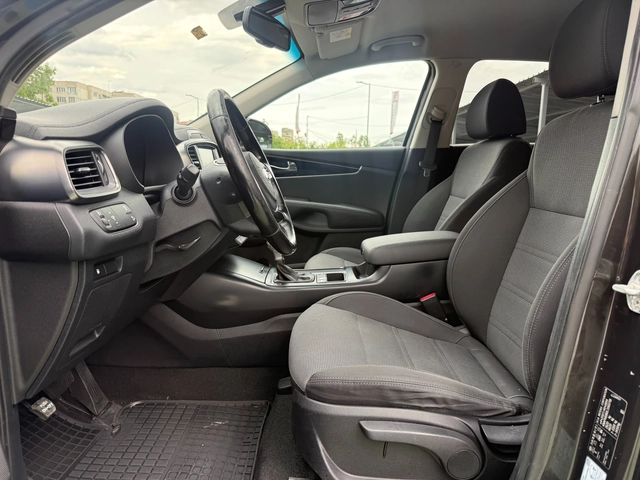 Kia Sorento 6+ 1, 2.2 CRDI, AWD - автомобили, коли, обяви за нови и употребявани 6