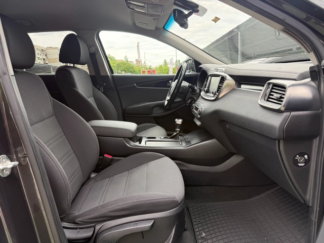 Kia Sorento 6+ 1, 2.2 CRDI, AWD - автомобили, коли, обяви за нови и употребявани 7