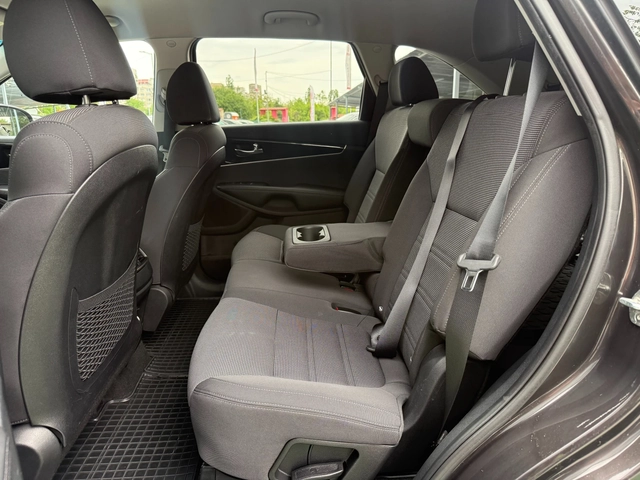 Kia Sorento 6+ 1, 2.2 CRDI, AWD - автомобили, коли, обяви за нови и употребявани 8