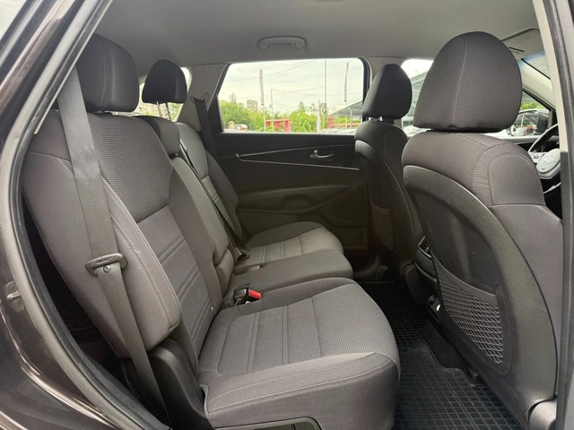 Kia Sorento 6+ 1, 2.2 CRDI, AWD - автомобили, коли, обяви за нови и употребявани 9