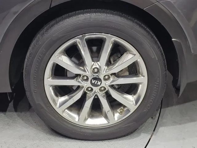 Kia Sorento 2.2 CRDI 4WD - автомобили, коли, обяви за нови и употребявани 4