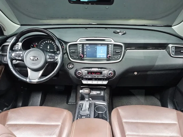Kia Sorento 2.2 CRDI 4WD - автомобили, коли, обяви за нови и употребявани 6