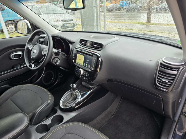 Kia Soul 1.6 CRDI - автомобили, коли, обяви за нови и употребявани 8