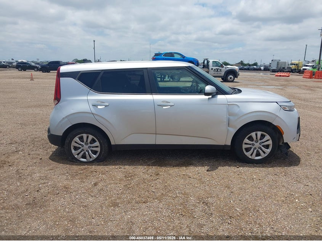 Kia Soul 2.0L I-4 DOHC, VVT, 147HP Front Wheel Drive - автомобили, коли, обяви за нови и употребявани 12