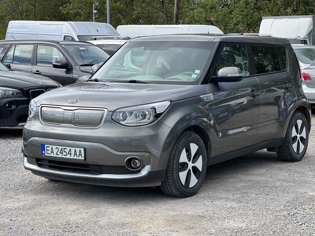 Kia Soul 2 комплекта гуми с джанти Всичко платено - автомобили, коли, обяви за нови и употребявани 0