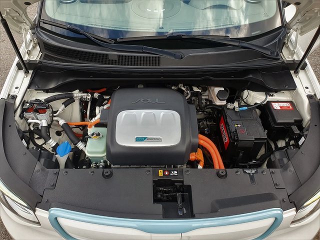 Kia Soul Full Eco Electric - автомобили, коли, обяви за нови и употребявани 16