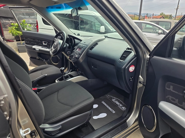 Kia Soul 1.6GDI-140к.с EURO 5-КЛИМАТИК- ШВЕЙЦАРИЯ - автомобили, коли, обяви за нови и употребявани 11