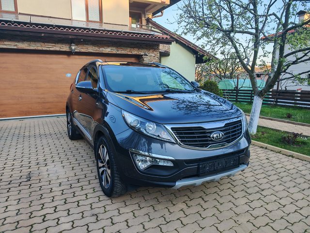 Kia Sportage 2.0CRDI-4x4-КОЖА-НАВИГАЦИЯ-dljf;djru - автомобили, коли, обяви за нови и употребявани 2