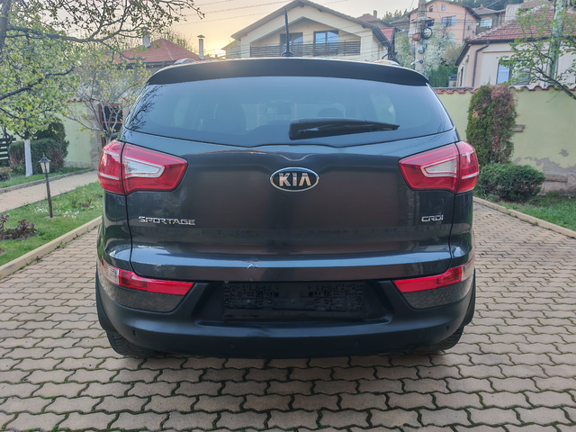 Kia Sportage 2.0CRDI-4x4-КОЖА-НАВИГАЦИЯ-dljf;djru - автомобили, коли, обяви за нови и употребявани 4