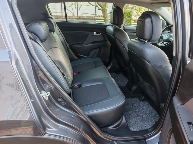 Kia Sportage 2.0CRDI-4x4-КОЖА-НАВИГАЦИЯ-dljf;djru - автомобили, коли, обяви за нови и употребявани 9