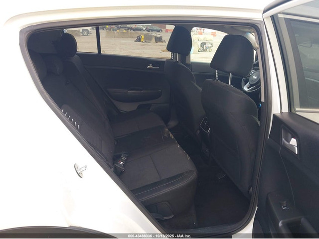 Kia Sportage 2.4L I-4 DI, DOHC, VVT, 181HP Front Wheel Drive - автомобили, коли, обяви за нови и употребявани 7