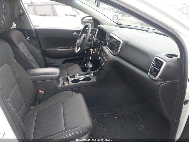 Kia Sportage 2.4L I-4 DI, DOHC, VVT, 181HP Front Wheel Drive - автомобили, коли, обяви за нови и употребявани 4