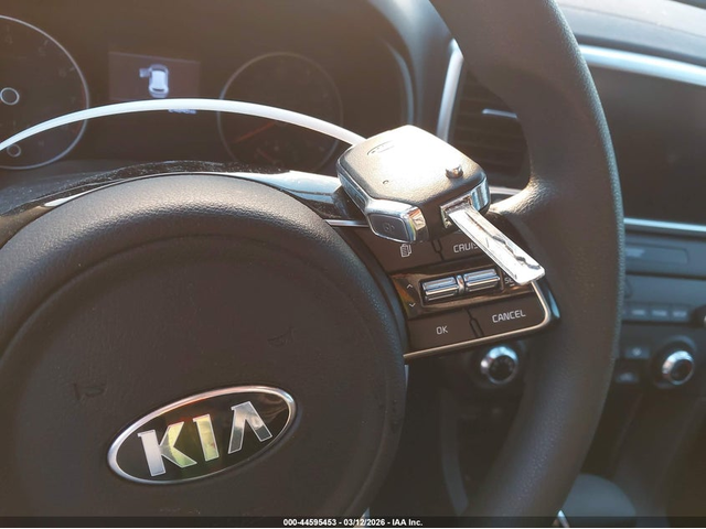 Kia Sportage 2.4L I-4 DI, DOHC, VVT, 181HP Front Wheel Drive - автомобили, коли, обяви за нови и употребявани 10