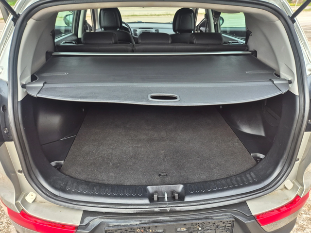 Kia Sportage 2.0 CRDI, 4x4 - автомобили, коли, обяви за нови и употребявани 16