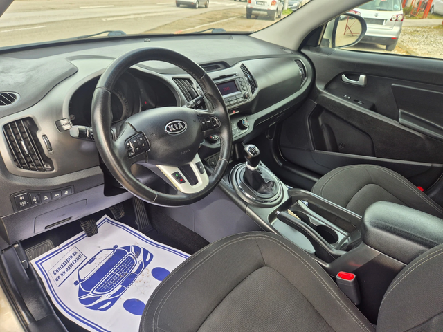 Kia Sportage 2.0 CRDI, 4x4 - автомобили, коли, обяви за нови и употребявани 8