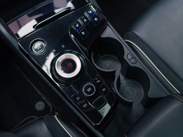 Kia Sportage 1.6 T-GDi* GT Line* 360 Cam* Pano* Обдухв* - автомобили, коли, обяви за нови и употребявани 11