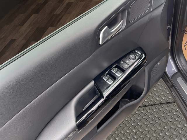 Kia Sportage 2.0CRDI REBEL TECHNO PACK * PANO* * 4X4* - автомобили, коли, обяви за нови и употребявани 4