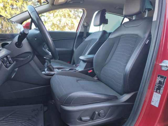 Kia Sportage Executive - автомобили, коли, обяви за нови и употребявани 8