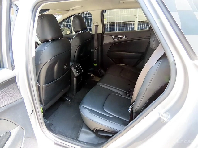 Kia Sportage 1.6 Turbo Prestige 4x4* ПОДГРЕВ* ОБДУХВАНЕ* КАМЕРА - автомобили, коли, обяви за нови и употребявани 12