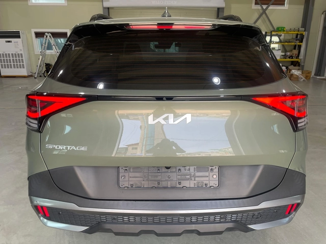 Kia Sportage 2.0D ! 2WD ! Signature Gravity ! - автомобили, коли, обяви за нови и употребявани 4