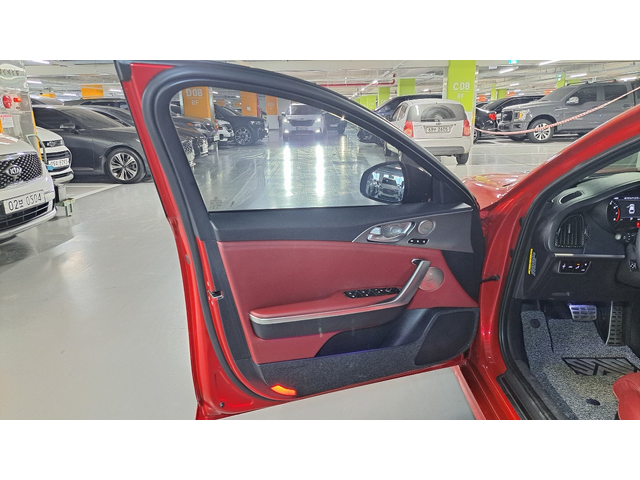 KIA STINGER - автомобили, коли, обяви за нови и употребявани 8