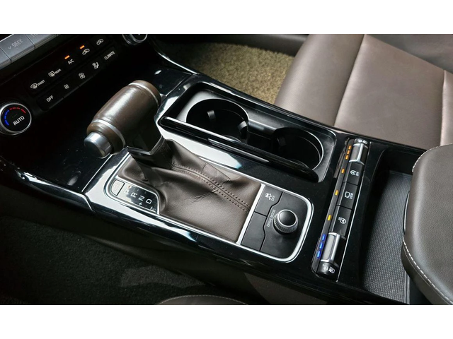 Kia Stinger 2.0 Turbo 2WD * НАЙ-ДОБРА ЦЕНА В БЪЛГАРИЯ* - автомобили, коли, обяви за нови и употребявани 8