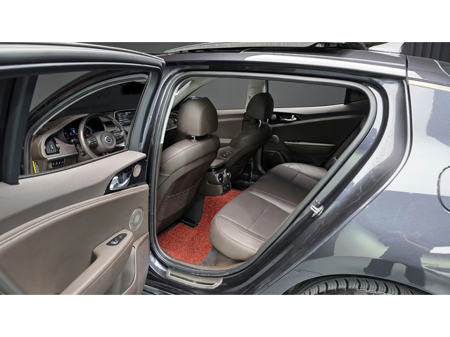 Kia Stinger 2.0T AWD PLATINUM autogeorge.com - автомобили, коли, обяви за нови и употребявани 6