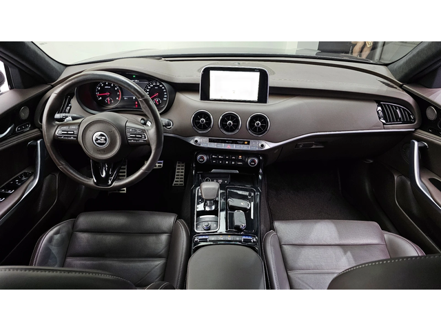 Kia Stinger 2.0T 2WD PLATINUM autogeorge.com - автомобили, коли, обяви за нови и употребявани 5