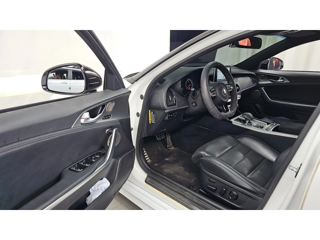 Kia Stinger 3.3 Turbo - автомобили, коли, обяви за нови и употребявани 9