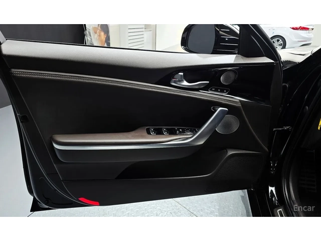 Kia Stinger 2.0 Turbo AWD Platinum - автомобили, коли, обяви за нови и употребявани 16
