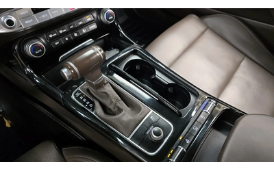 Kia Stinger 2.0 Turbo AWD - автомобили, коли, обяви за нови и употребявани 9