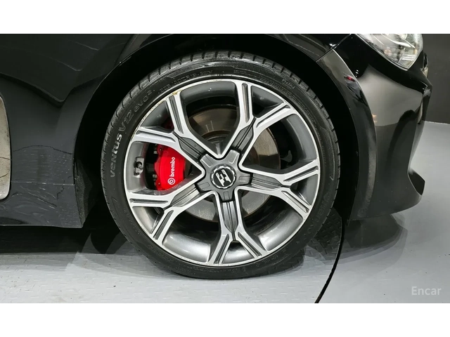 Kia Stinger 2.0 Turbo AWD Platinum - автомобили, коли, обяви за нови и употребявани 13