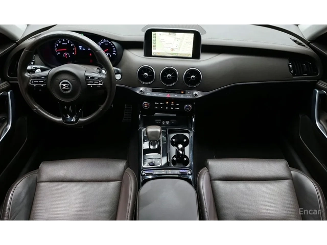 Kia Stinger 2.0 Turbo AWD Platinum - автомобили, коли, обяви за нови и употребявани 6
