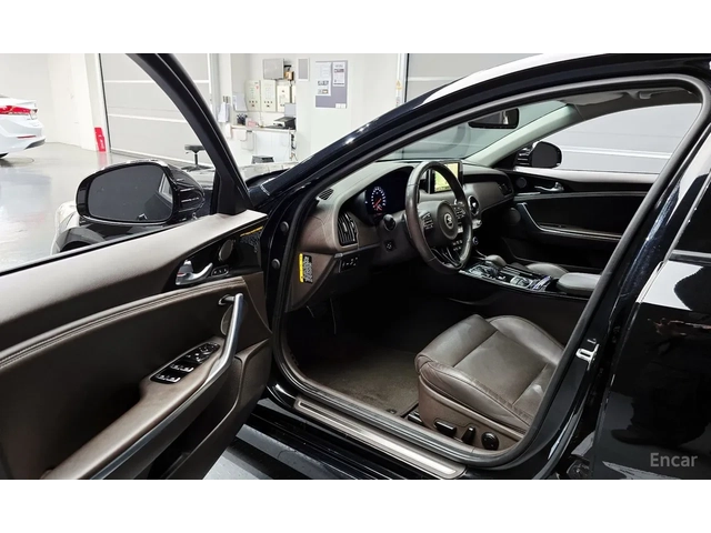 Kia Stinger 2.0 Turbo AWD Platinum - автомобили, коли, обяви за нови и употребявани 9