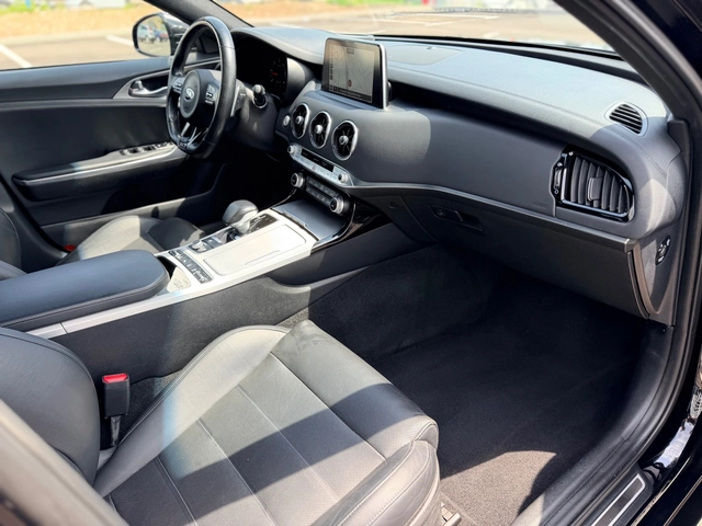 Kia Stinger 2.2CRDI-GT-Line-Лизинг през Уникредит - автомобили, коли, обяви за нови и употребявани 11
