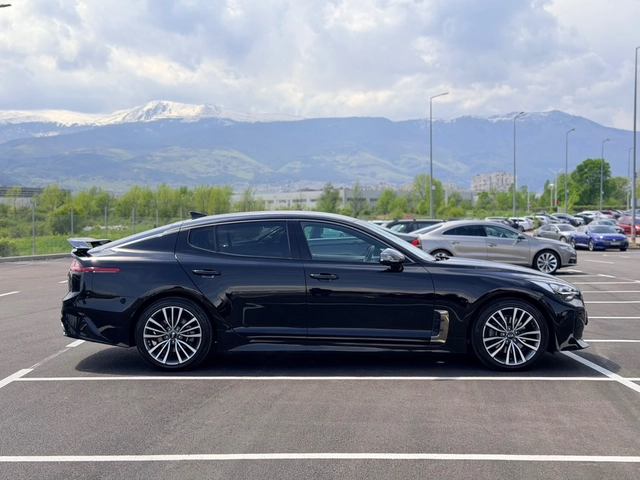 Kia Stinger 2.2CRDI-GT-Line-Лизинг през Уникредит - автомобили, коли, обяви за нови и употребявани 4
