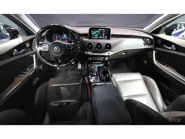 Kia Stinger MASTERS 4X4 - автомобили, коли, обяви за нови и употребявани 4