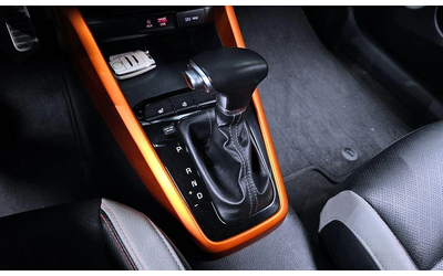 Kia Stonic Diesel 1.6 Prestige * НАЙ-ДОБРА ЦЕНА В БЪЛГАРИЯ* - автомобили, коли, обяви за нови и употребявани 8