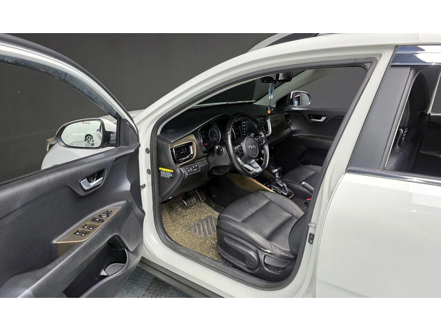 Kia Stonic Diesel 1.6 Prestige * НАЙ-ДОБРА ЦЕНА В БЪЛГАРИЯ* - автомобили, коли, обяви за нови и употребявани 9