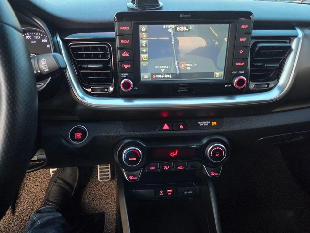 Kia Stonic Diesel 1.6 Prestige * НАЙ-ДОБРА ЦЕНА В БЪЛГАРИЯ* - автомобили, коли, обяви за нови и употребявани 6