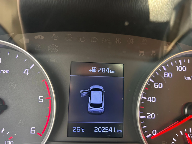 Kia Stonic 1.6CRDI NAVI/KAMERA EURO 6 - автомобили, коли, обяви за нови и употребявани 13