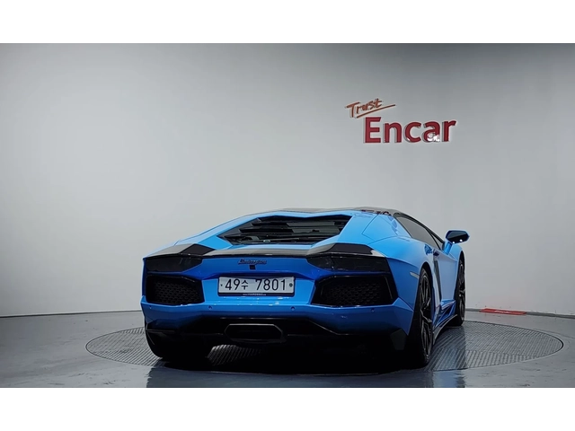 Lamborghini Aventador LP700-4 - автомобили, коли, обяви за нови и употребявани 3