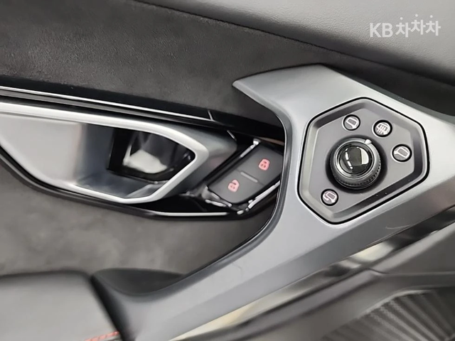 Lamborghini Huracan LP580-2 С ФИНАНСИРАНЕ - автомобили, коли, обяви за нови и употребявани 10