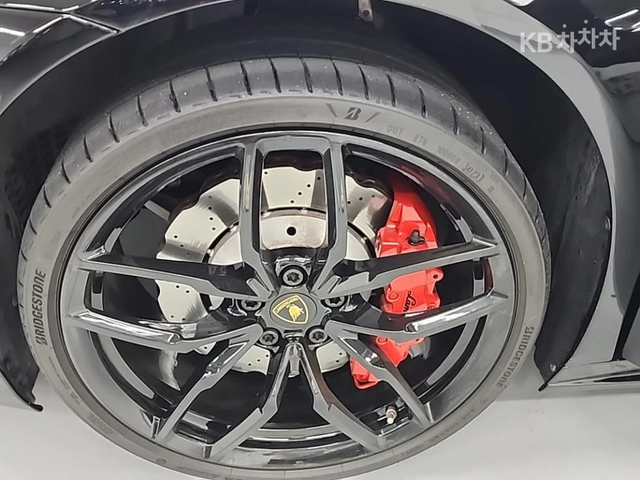 Lamborghini Huracan LP580-2 С ФИНАНСИРАНЕ - автомобили, коли, обяви за нови и употребявани 14