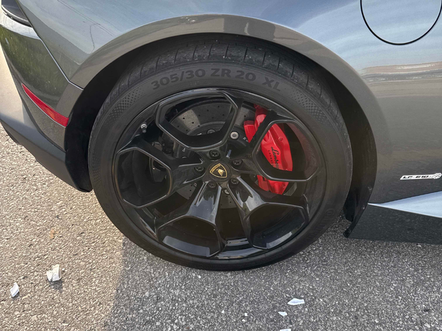 Lamborghini Huracan 5.2L 10cyl 4WD - автомобили, коли, обяви за нови и употребявани 6