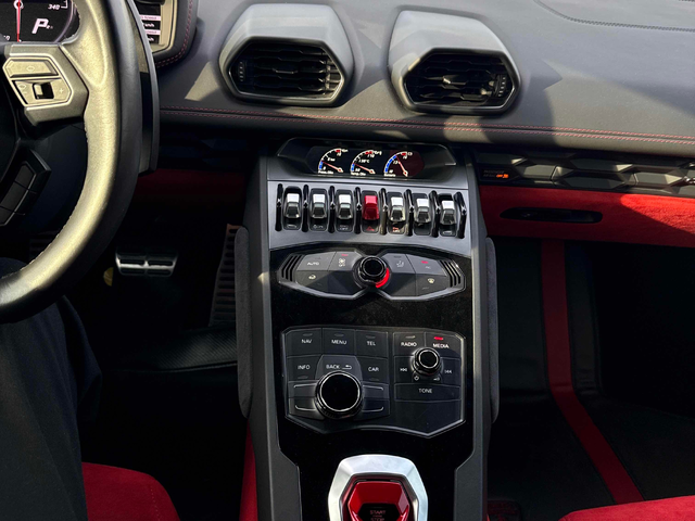 Lamborghini Huracan 5.2L 10cyl 4WD - автомобили, коли, обяви за нови и употребявани 7