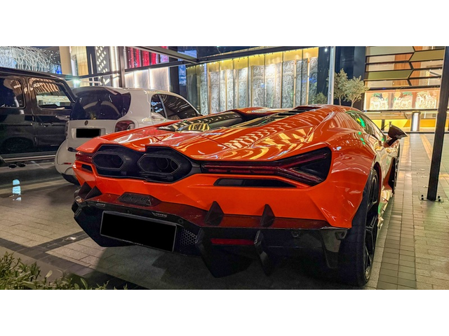 LAMBORGHINI Revuelto Revuelto 6.5 V12 HPEV 4WD - автомобили, коли, обяви за нови и употребявани 3