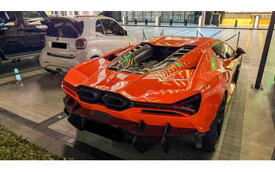 LAMBORGHINI Revuelto Revuelto 6.5 V12 HPEV 4WD - автомобили, коли, обяви за нови и употребявани 6
