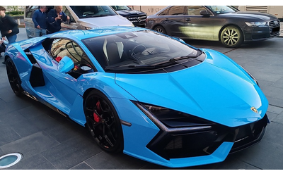 lamborghini-revuelto-revuelto-6-5-v12-hpev-4wd - 0