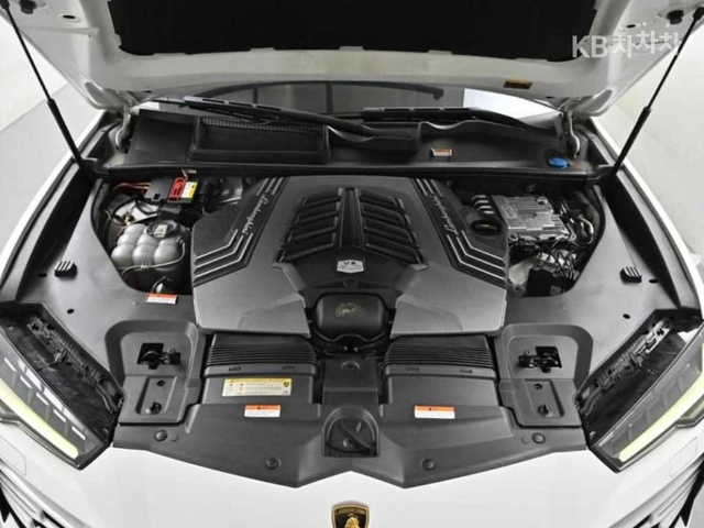 Lamborghini Urus 4.0 V8 ФИНАНСИРАНЕ - автомобили, коли, обяви за нови и употребявани 15